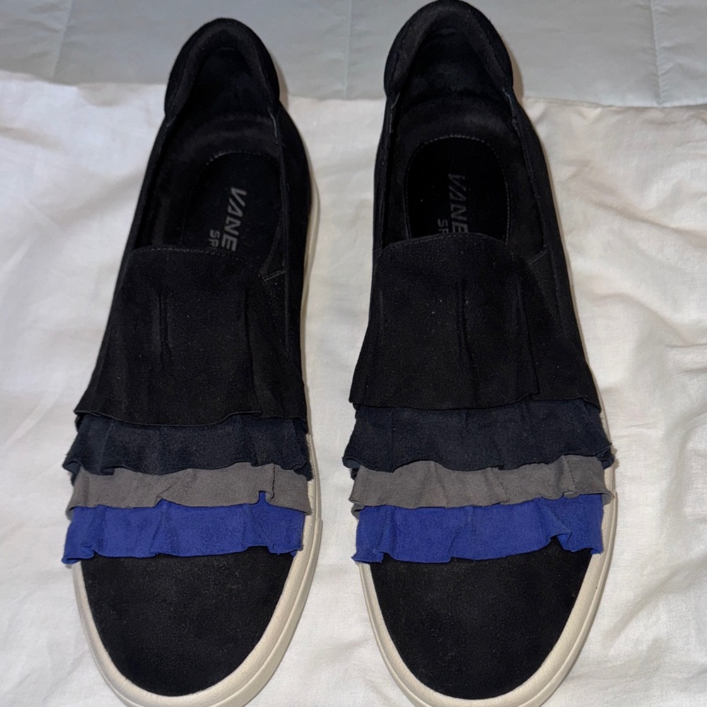 Vaneli Women's Black and Gray Ruffle Flats